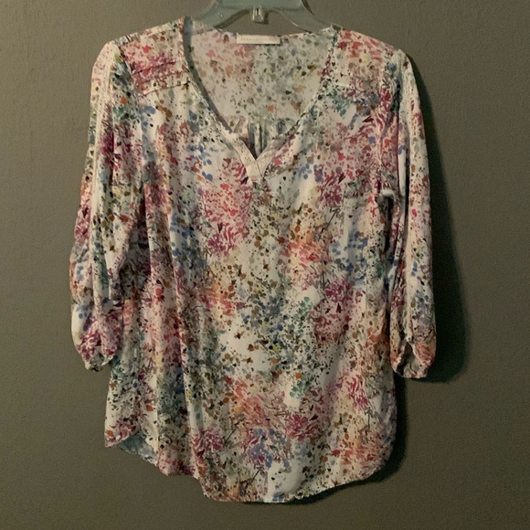 Armand Thiery pintucked printed blouse. Pretty detailing - Picture 1 of 3